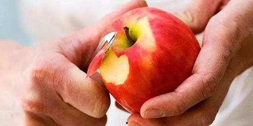 吃梨瓜要削皮吗视频,削皮技巧揭秘